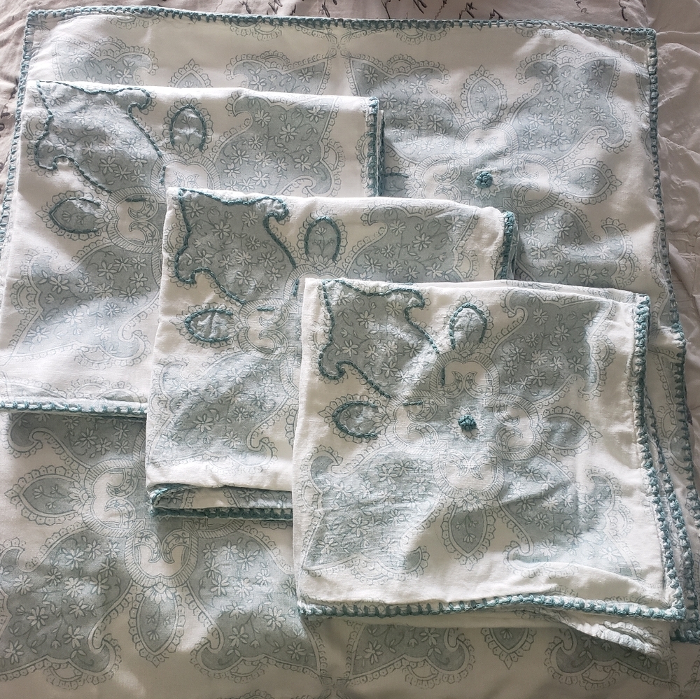 {Pottery Barn} Aiden Medallion Duvet + 4 Euro Shams